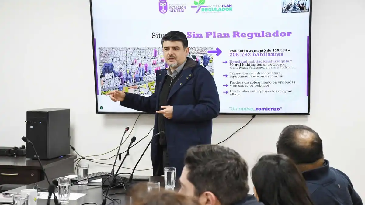 Alcalde Muñoz presentó Plano Regulador Comunal ante el Core Metropolitano