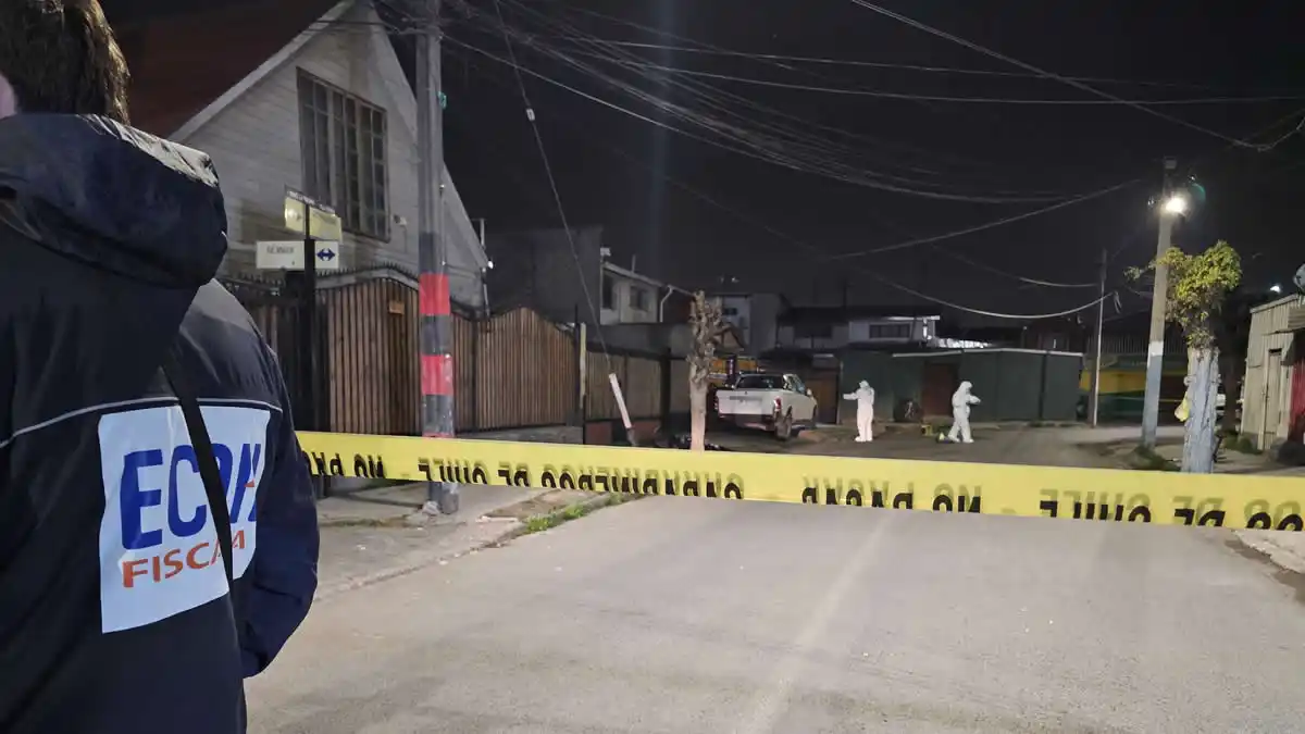 Un cuerpo sin vida es hallado en la vía pública en la comuna de Estación Central