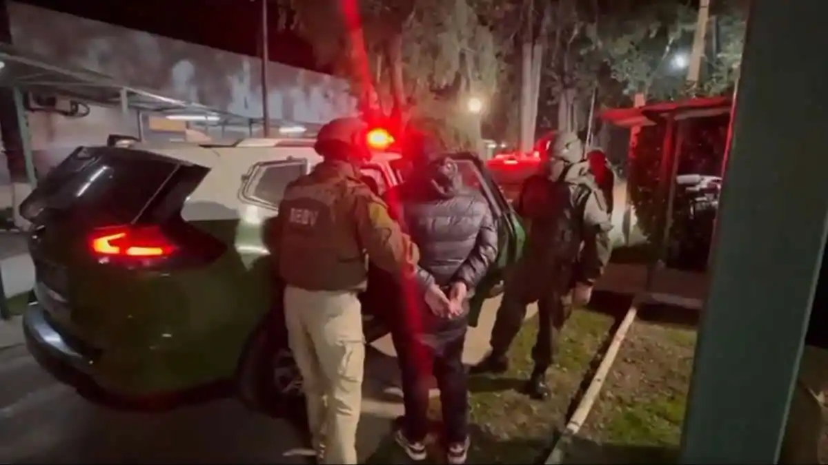 Persecución en Maipú deja tres detenidos y dos vehículos recuperados