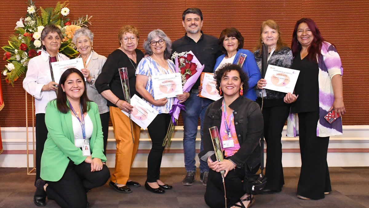UDLA concluye Escuela Integral para Personas Mayores de Estación Central