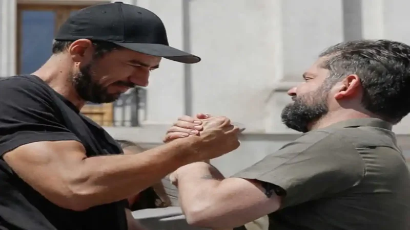 Abrazo entre Boric y Vodanovic: ¿Fue una simbólica «pasada de posta»?