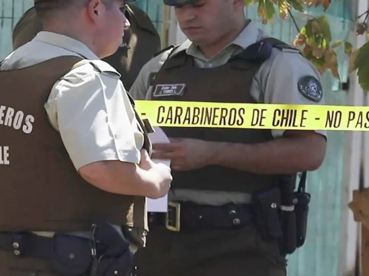 Durante la madrugada al menos 8 delincuentes asaltan dos casas en Barrio Longitudinal en Maipú