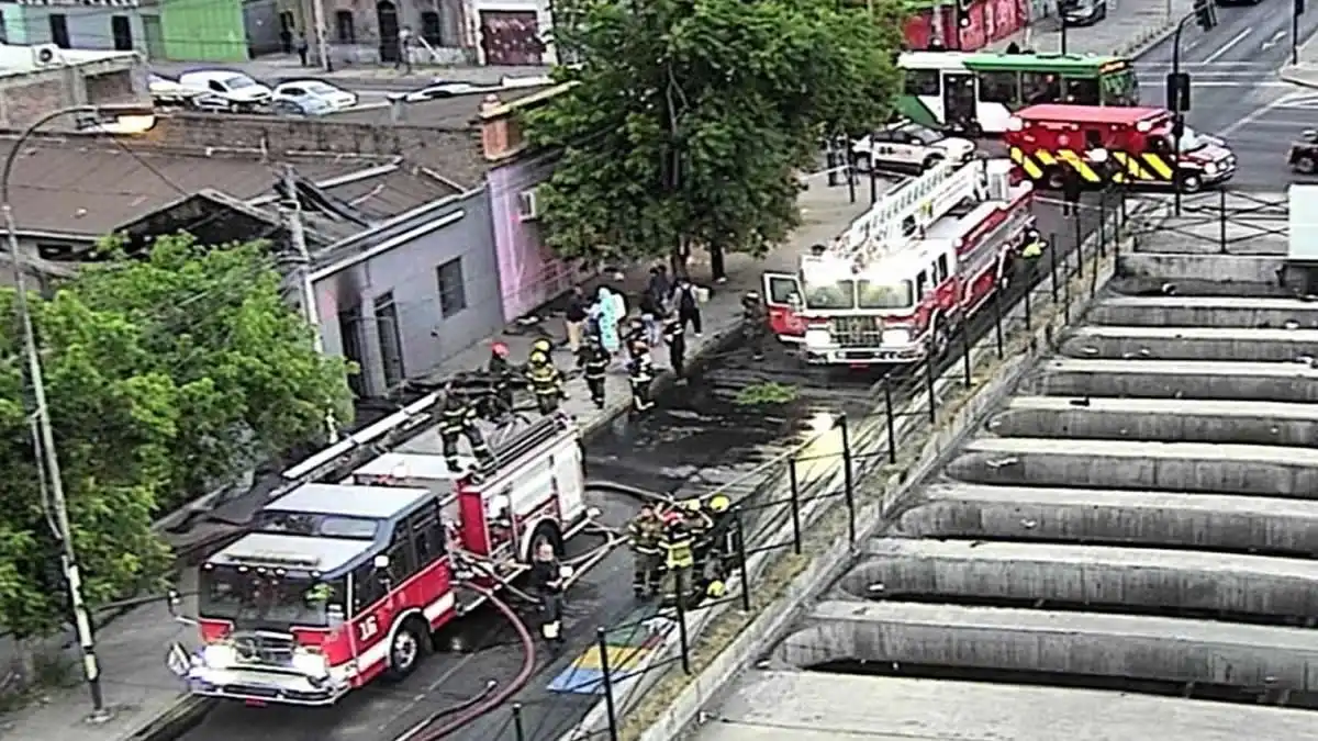 Incendio afecta a casa habitación en cité en Estación Central 1 incendio est central