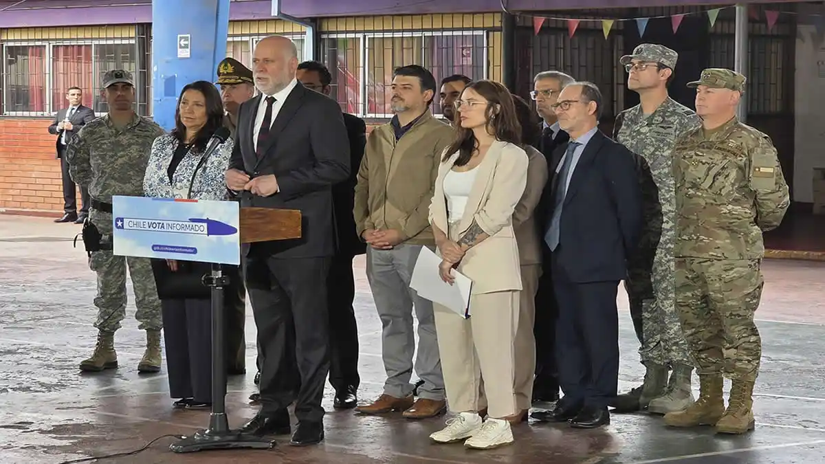 Desde la Escuela Pacto Andino en Estación Central Gobierno dio el "OK" para la 2° vuelta 3 chile vota informado