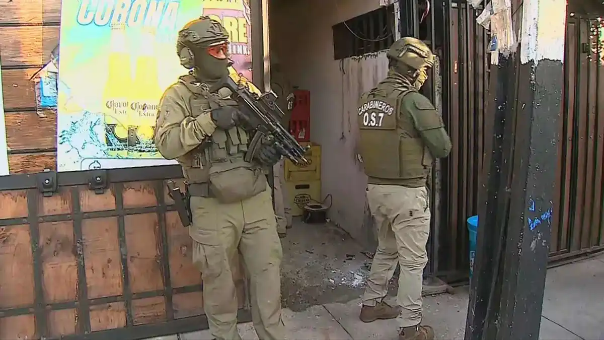 carabineros en allanamiento