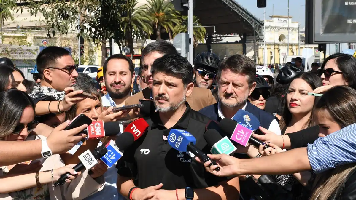periodistas entrevistando