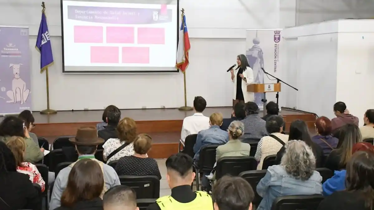 personas durante conferencia