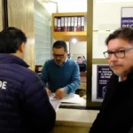 Alcalde de Estación Central ingresó denuncia ante Contraloría por modificación a la OGUC 3 Alcalde Muñoz ingresando documento en Contraloría.
