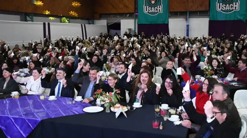 Municipalidad de Estación Central celebró y galardonó a sus dirigentes sociales 2 dirigentes 2