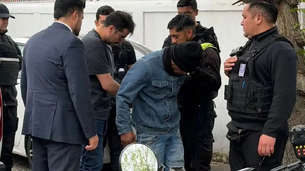 Detienen a sujeto por amenazas a menor en Estación Central 1 agresor menor