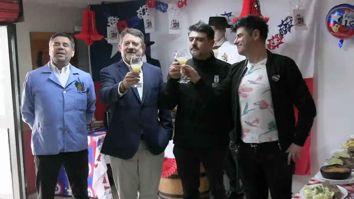 Gobernador Orrego y alcalde de Estación Central lanzan nueva ruta gastronómica en la comuna 1 el hollejo 1