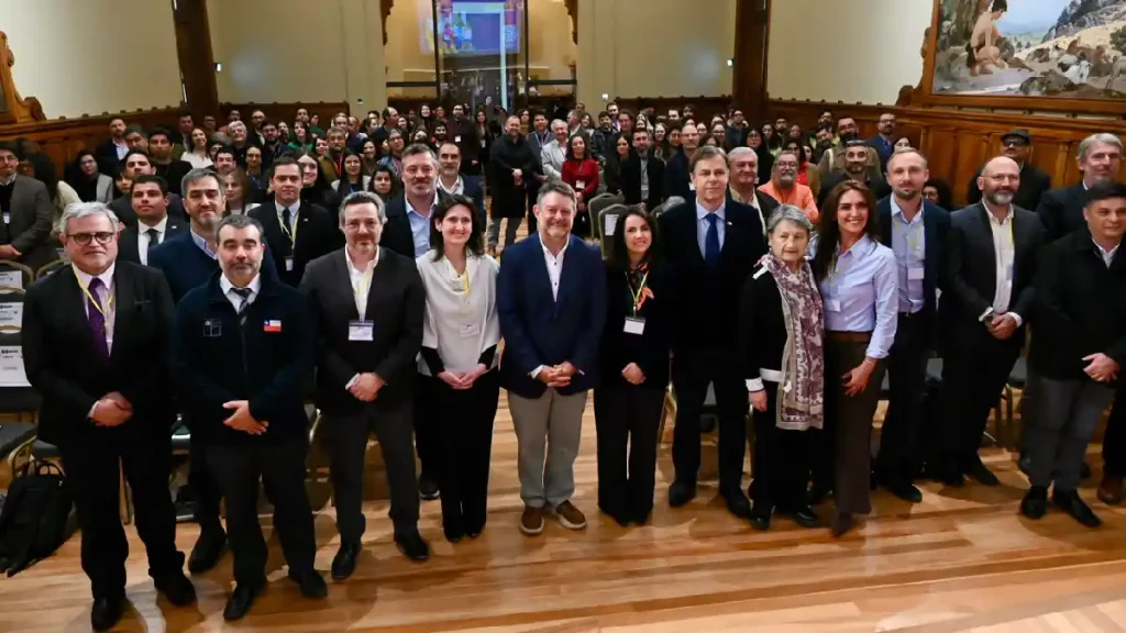 Santiago presenta su primer Plan Metropolitano con 120 iniciativas de inversión 2 Proyecto nuevo