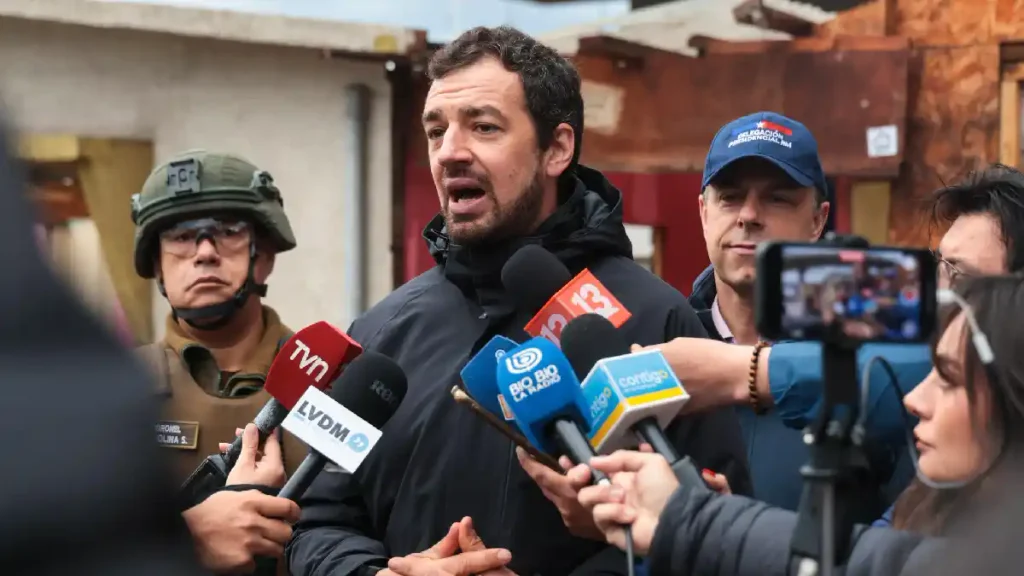 Municipalidad de Maipú demuele campamento Latinoamericano y recupera calzada norte del Camino a Melipilla 2 erradicaion campamento 2