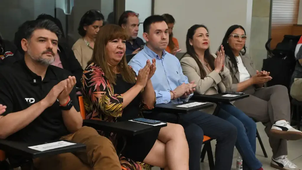 Aprueban financiamiento adicional para proyecto del Eje Alameda en Estación Central 3 plenario 06