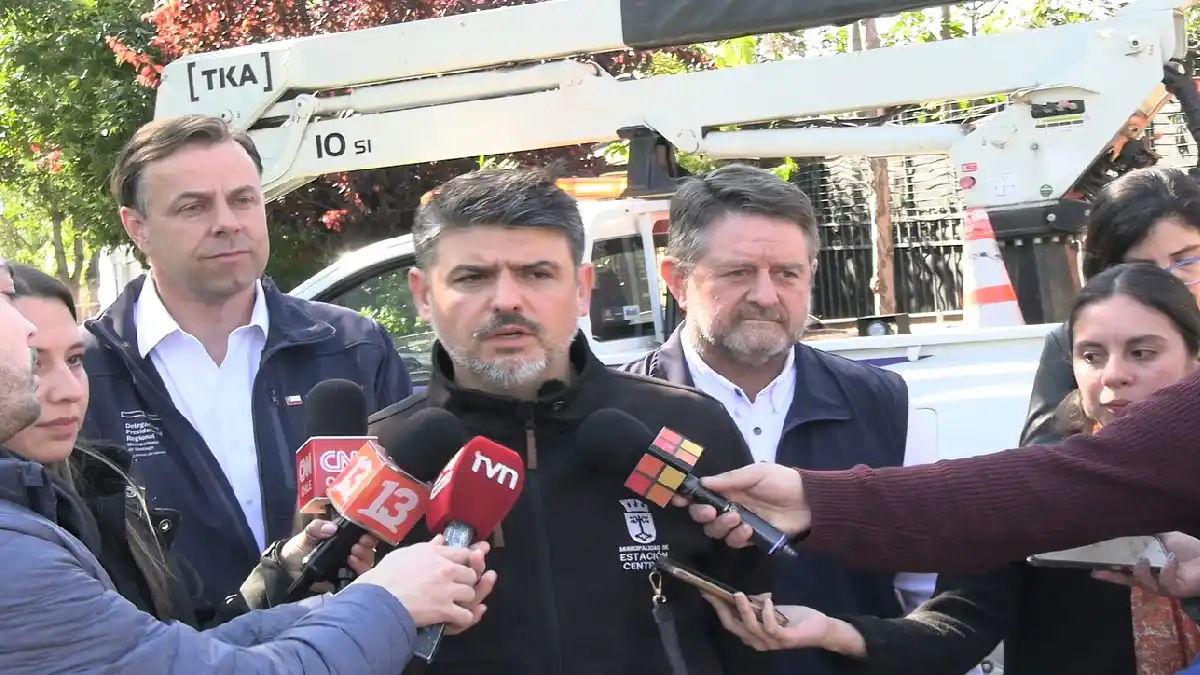 Autoridades inspeccionaron los destrozos provocados por el tornado en Estación Central 1 tornado 00